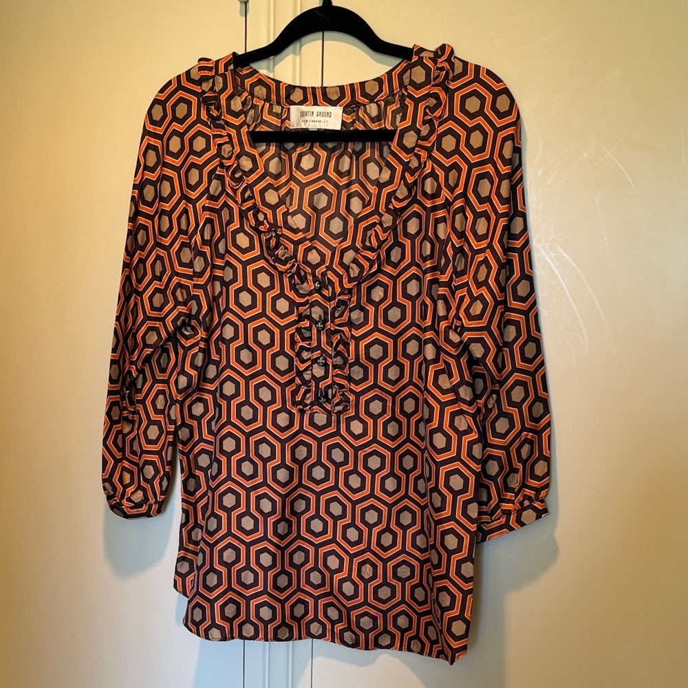Skirtin Around Hexagon Pattern Silk Blouse in Orange and Black